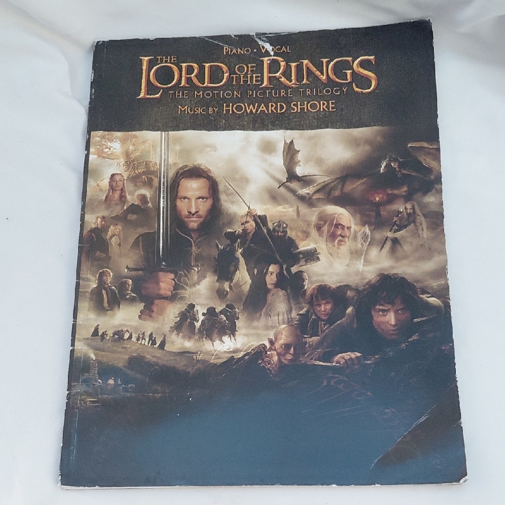 Alfred Lord of the Rings Piano/Vocal Book - Black and Gold